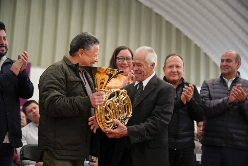Julio Menchaca Entrega de Instrumentos Musicales a la Banda Sinfónica del Estado de Hidalgo