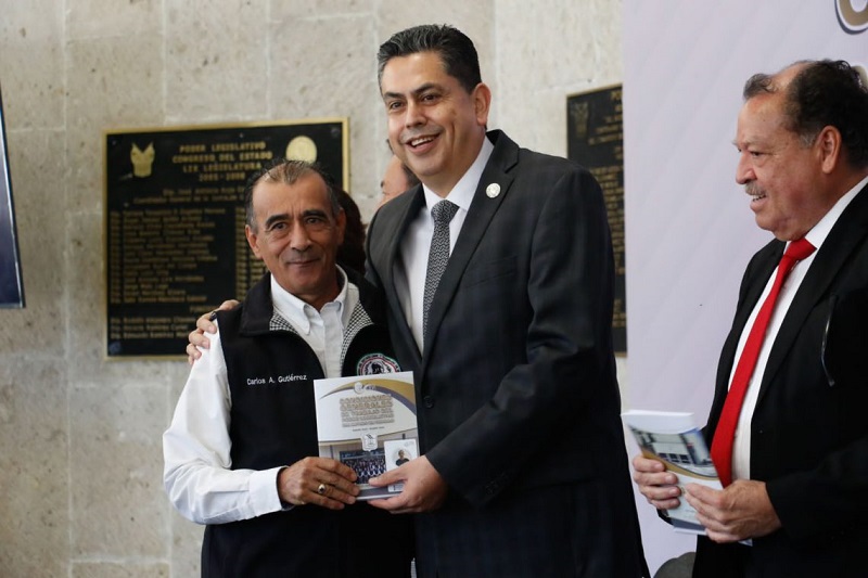 Osiris Leines Entrega Condiciones Generales de Trabajo a Sindicalizados Del Congreso