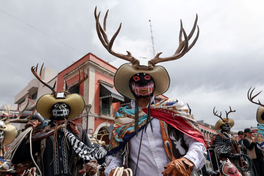 Lluvia de alegría en el Carnaval de Carnavales 2024