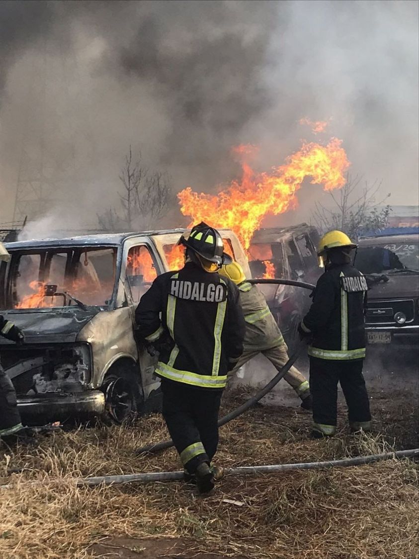 Arde un Corralón de Santiago Tulantepec, se Quemaron 200 Vehículos y 100 Motocicletas