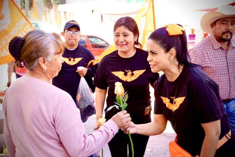 Adriana Flores Se Compromete  Apoyar Productores de Leche