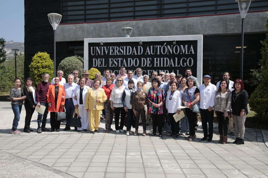 Egresadas y Egresados del Instituto Científico Literario Autónomo Recorren la Actual UAEH