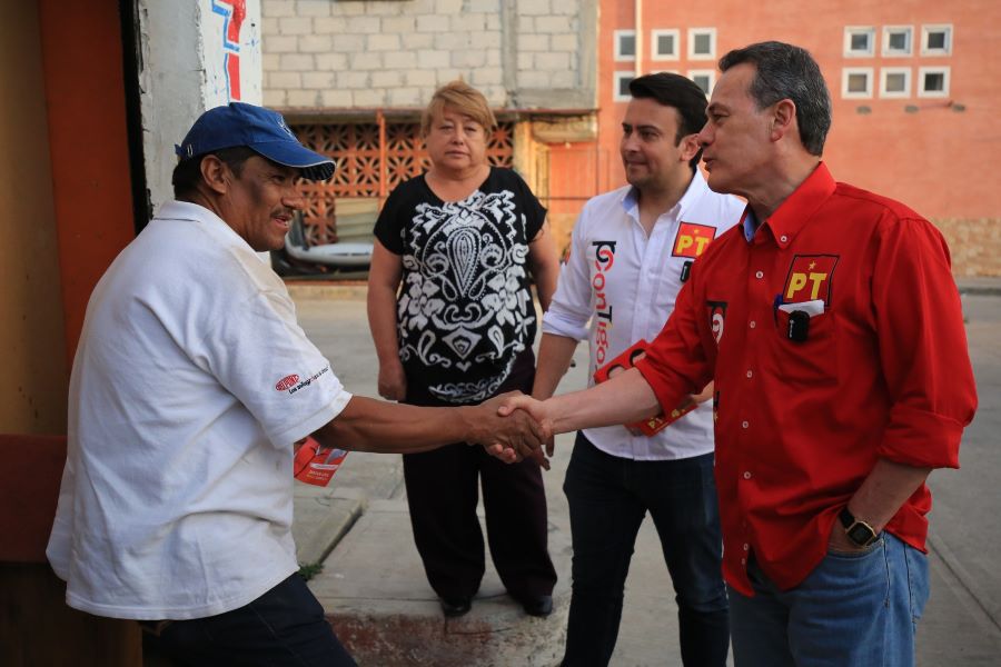 Comerciantes de Colonia Plutarco Elías Calles Expresan Sus Necesidades a Adolfo Pontigo