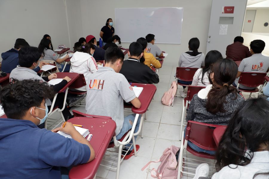 Conviértete en líder con la Licenciatura en Administración de la ESHu