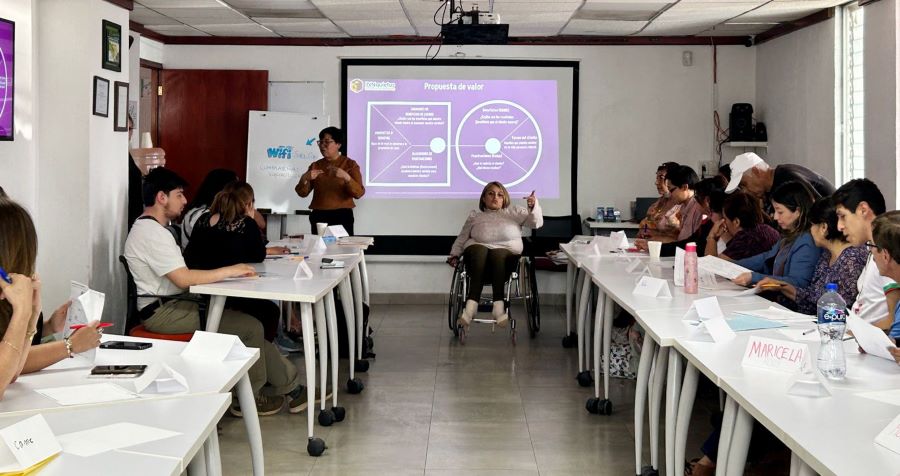 Personas Con Alguna Discapacidad Reciben Capacitación Para Emprender Un Negocio