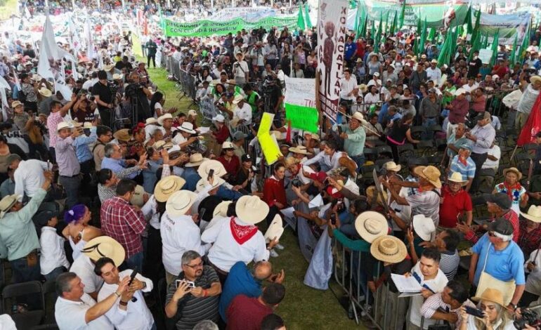 Vamos a Seguir Trabajando en Un Gobierno Que Tome en Cuenta a Los Campesinos y Campesinas: Claudia Sheinbaum Firma Acuerdo Por La Soberanía Alimentaria