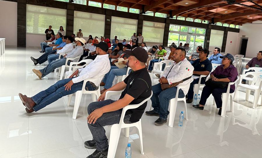 Asociación de Balnearios lleva a cabo reunión en compañía de SECTUR en Tecozautla