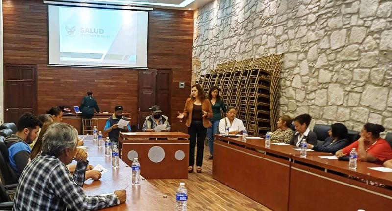 COPRISEH y Sanidad Municipal Capacitan a Los Responsables de Manejar Alimentos En El Mercado Municipal de Apan