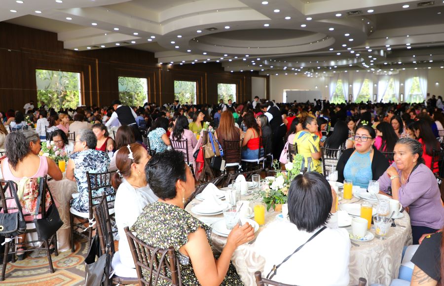Festejo Día de las Madres Trabajadoras el DIF Hidalgo