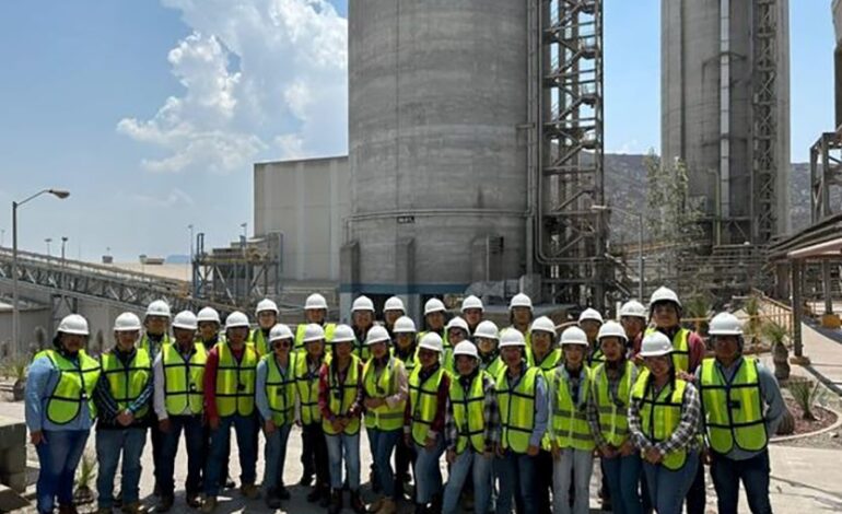 Estudiantes De La UTHH Visitaron La Planta Cementera El Palmar
