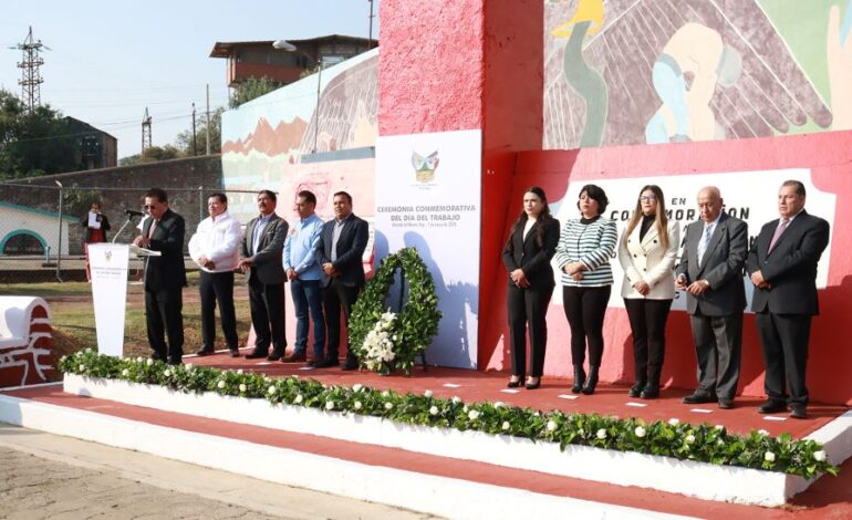 Guardia de honor en conmemoración del Día del Trabajo