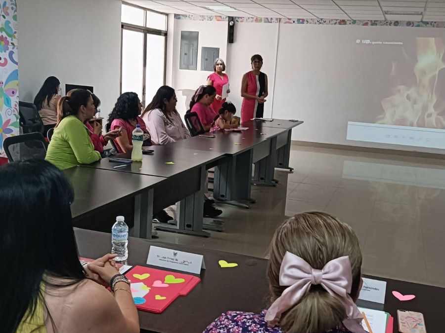 IHE Entrega Constancias a Educadoras Por Taller “La Salud Emocional en Preescolar”