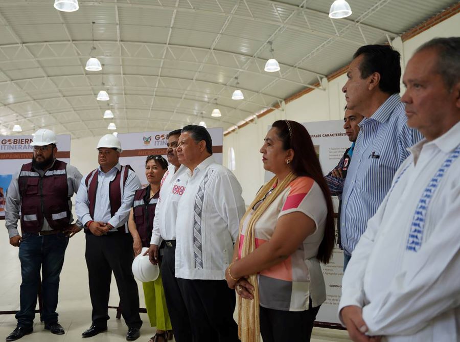 Mandatario Hidalguense Supervisa Los Trabajos de Reconstrucción del Plantel del Cemsad y de Remodelación del Auditorio de Esta Localidad