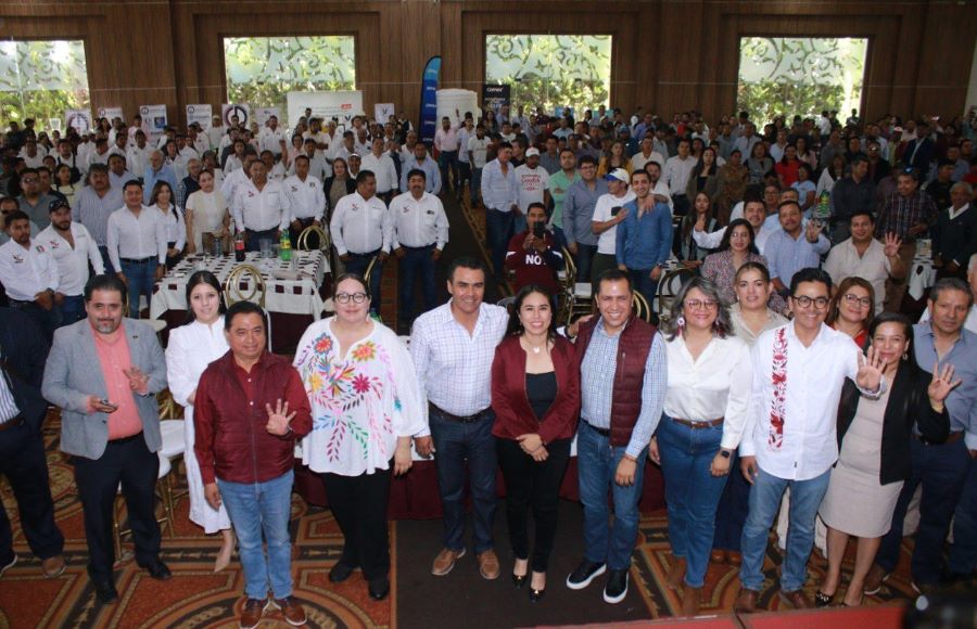 Simey Olvera Se Reúne Con La CMIC Hidalgo en El Marco del Día de La Santa Cruz