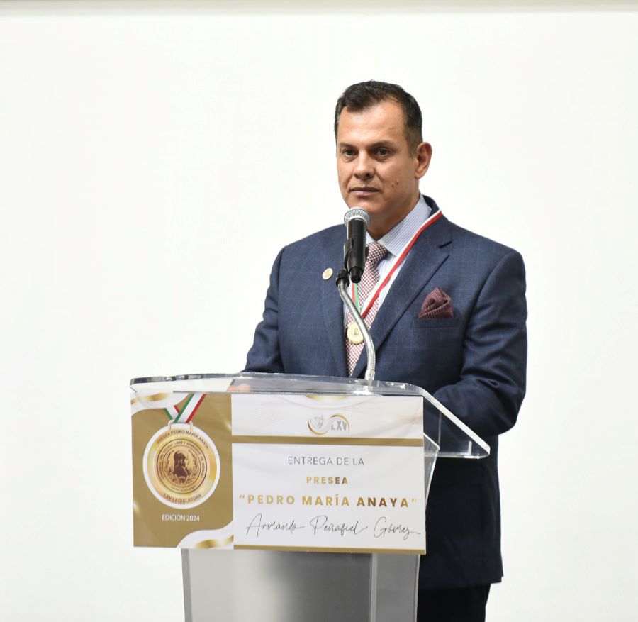 Otorgan Presea “Pedro María Anaya” 2024, a Armando Peñafiel