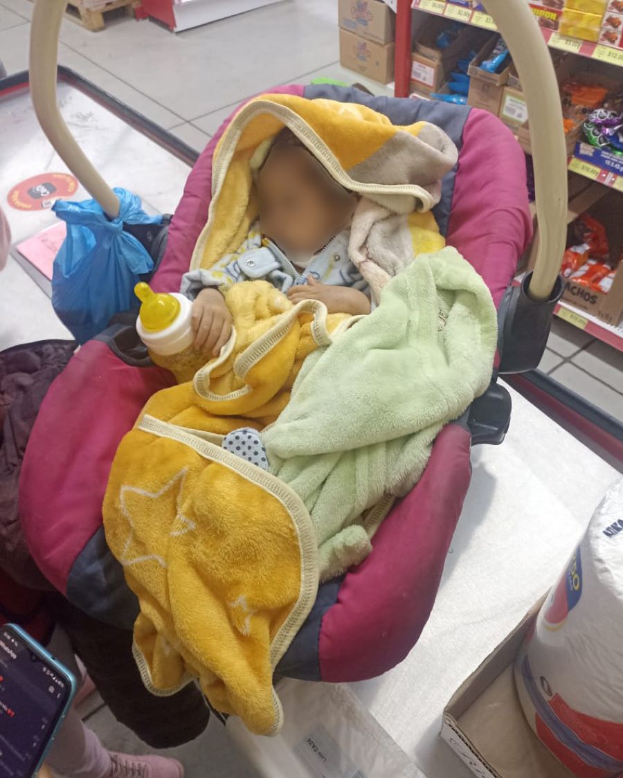 Policía Violeta rescata en Pachuca, a bebé abandonada en tienda de autoservicio