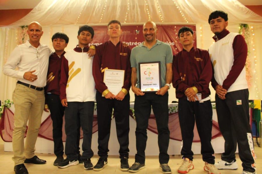 Reconocen Autoridades a Selección de Basquetbol Varonil de Chapulhuacán