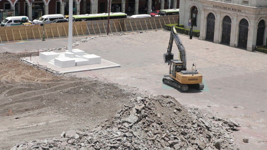 Centro Estatal de Maquinaria de Desarrollo Apoya a SIPDUS en Obras Preparatorias de la Remodelación de Plaza Juárez