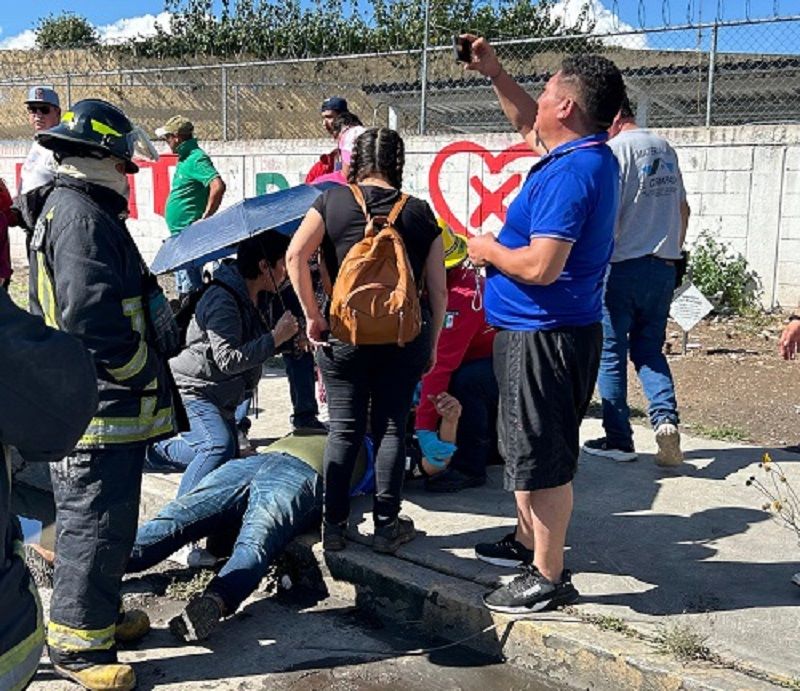 Pipa de Gas y Combi se Impactan, Saldo un Muerto Varios Heridos