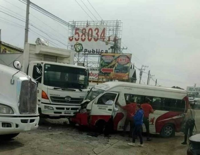 Hasta 11 vehículos involucrados en el fuerte accidente en la bajada de San José