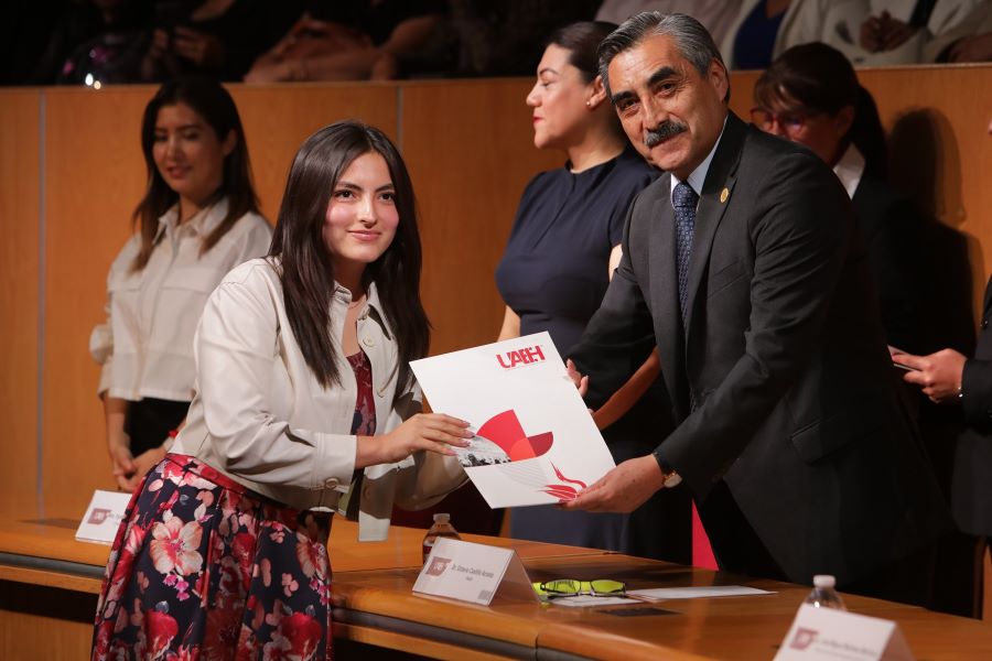 278 Egresadas y Egresados de la Preparatoria 3 Reciben Certificados