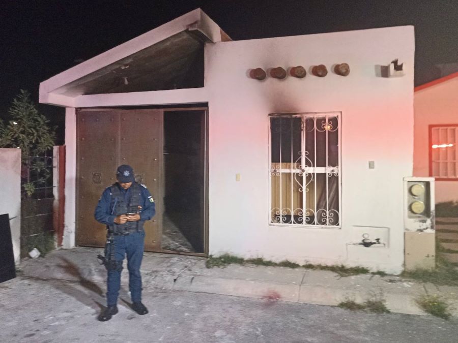 Bomberos de Hidalgo Brindan Auxilio Para Sofocar Incendio