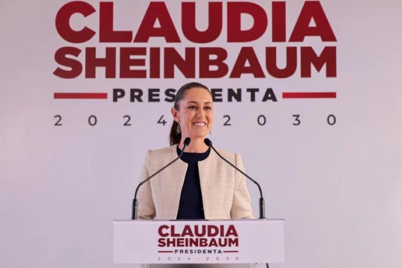 Claudia Sheinbaum Presenta a Emilia Esther Calleja Alor Como La Primera Mujer Directora de La CFE