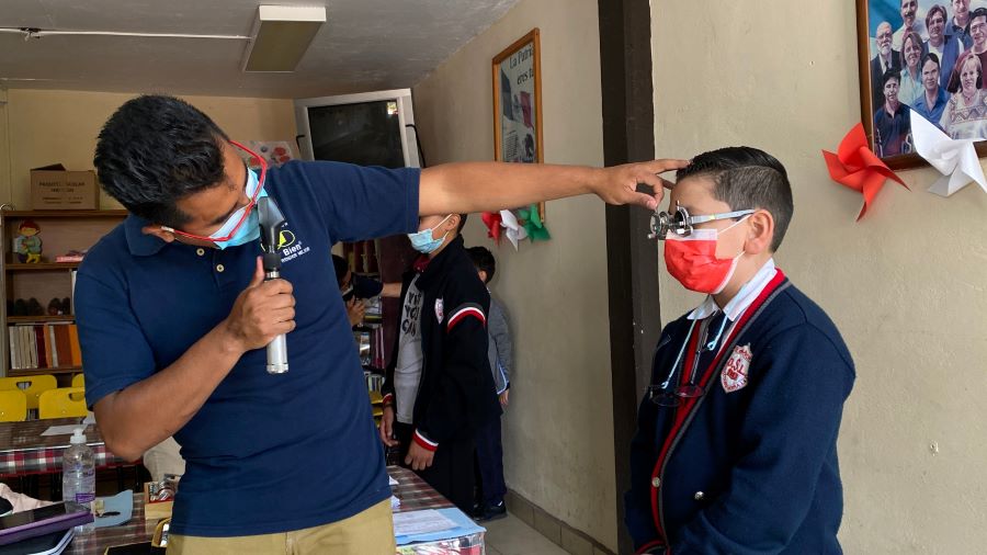 IHE Dota de Lentes Graduados a Alumnos de Educación Básica del Programa “Ver Bien para Aprender Mejor”