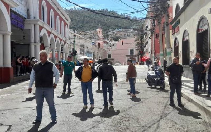 Locatarios del Mercado Miguel Hidalgo, Mejor Conocido Como “La Fayuca”, Cierran Calles del Centro de Pachuca