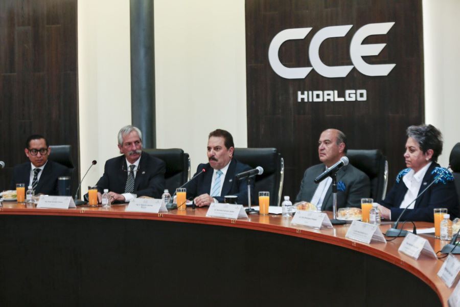 Estudiantes de Nivel Medio Superior y Superior Realizan Ejercicio Empresarial