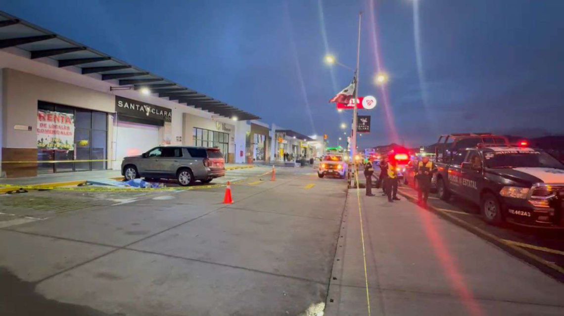 Un Hombre Fue Encontrado Sin Vida al Lado de su Camioneta en un Paradero Comercial de la Autopista México-Pachuca