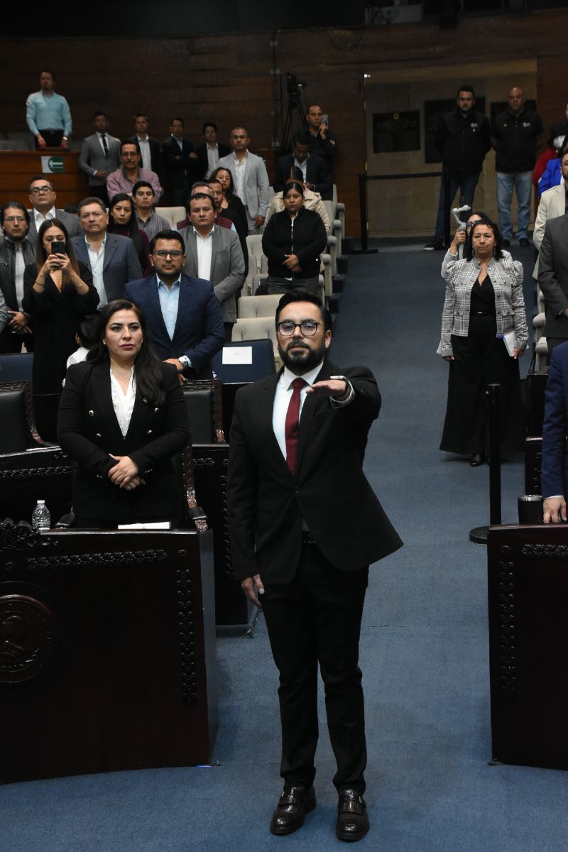 Jesús López Serrano Rinde Protesta de Ley Como Secretario de Servicios Legislativos.