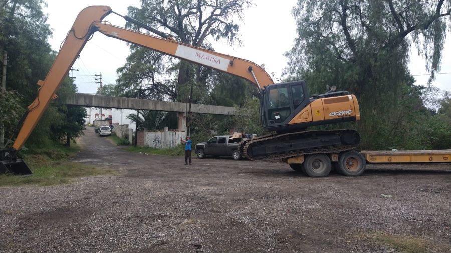 Llega Segunda Excavadora de Brazo Largo Para Desazolve del Río Tula