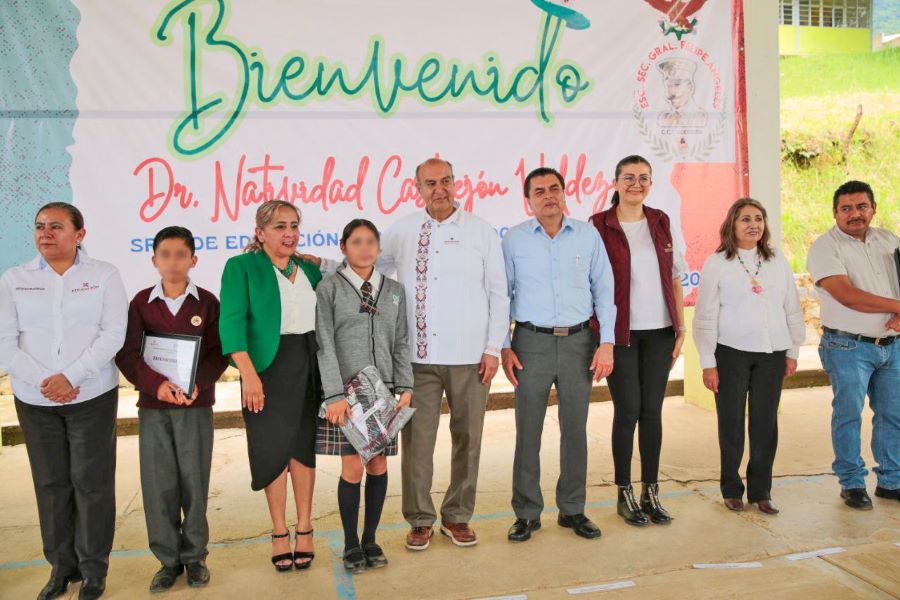 Titular de la SEPH realizó gira de trabajo por escuelas de San Bartolo Tutotepec