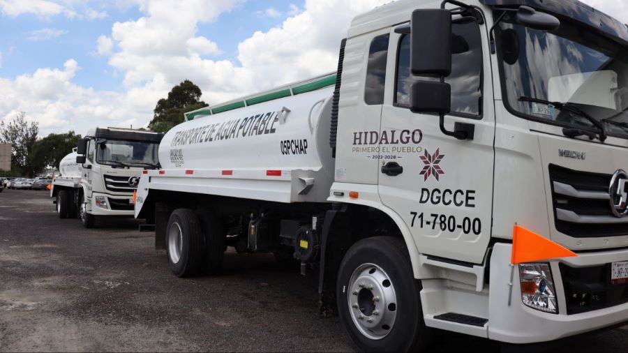 Unidad de Mejoramiento de Vialidades Urbanas Recibe Dos Pipas de Agua