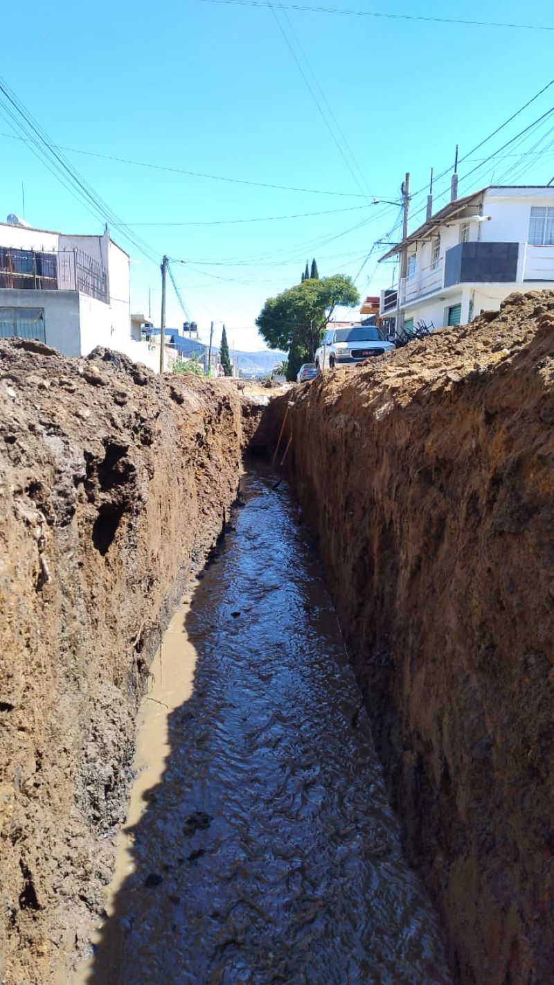 Inicia Obra de Sustitución de Red de Drenaje Sanitario en Calle Álamo de Colonia Rojo Gómez