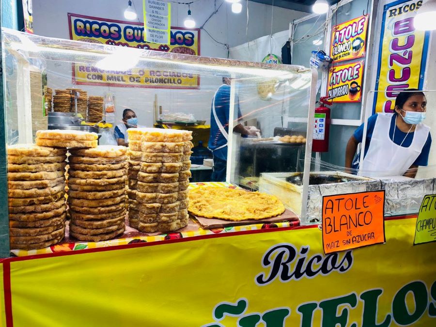 En la Feria de San Francisco Pachuca Hidalgo 2024, los Asistentes Disfrutan La Zona Gastronómica