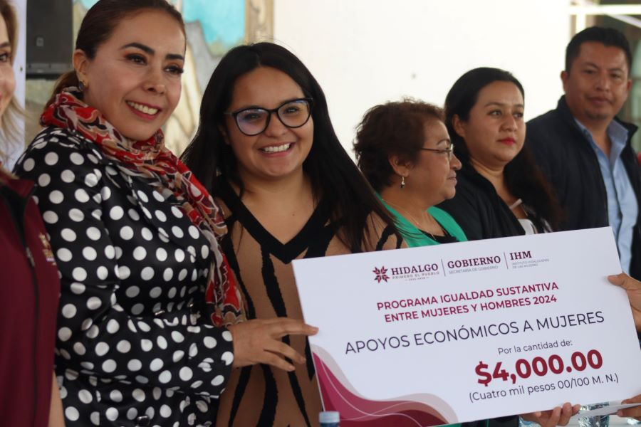 Entrega Gobierno de Hidalgo Apoyos Económicos a Mujeres
