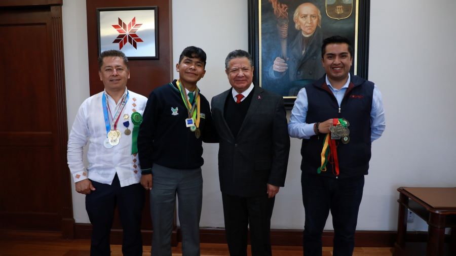 Reconoce Menchaca Salazar a integrantes del Cobaeh