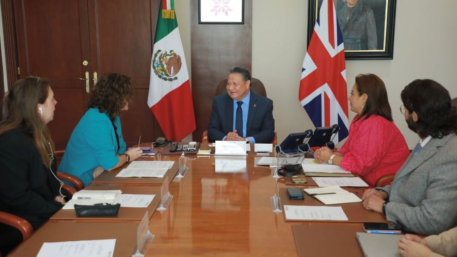 Se reúne Julio Menchaca con Embajadora del Reino Unido