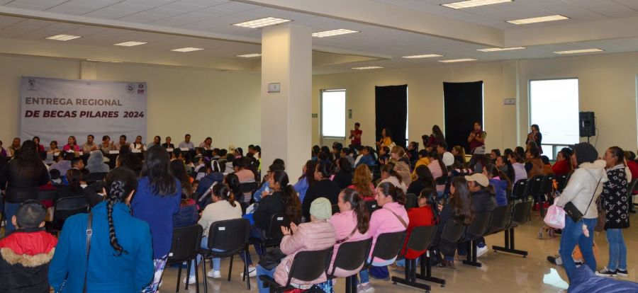 Entrega Regional de Becas Pilares en Tulancingo