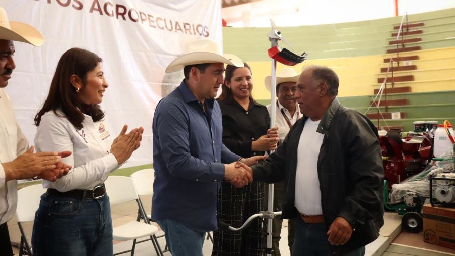 Entregan Apoyos Agropecuarios en Valle del Mezquital