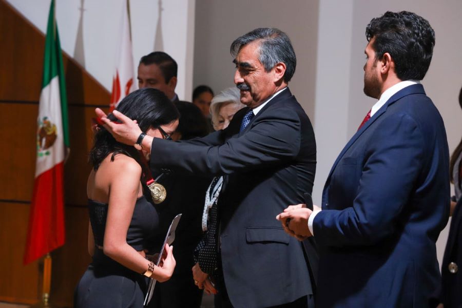 UAEH Otorga Presea “Ingeniero Adrián Pereda López” a 10 Egresados y Egresadas que Reconoce su Excelencia Académica