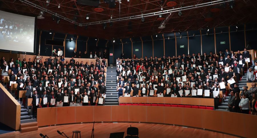 Entrega UAEH Título Profesional a 440 Estudiantes