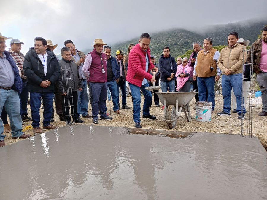 Firme compromiso de Julio Menchaca con el desarrollo de las comunidades originarias