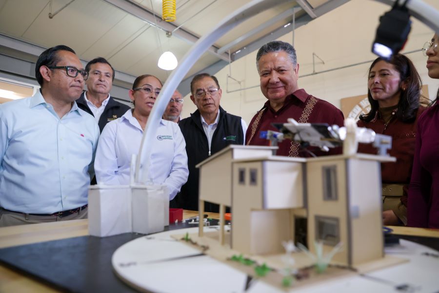 Llama Julio Menchaca a mantener contacto con la gente y alejarse de las “grillas”