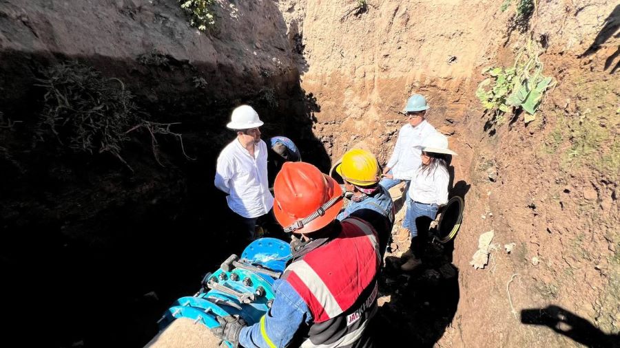 Supervisan labores para la rehabilitación de un tramo más del acueducto Téllez