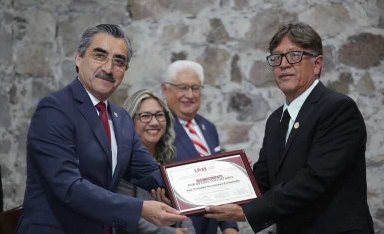 UAEH Celebra Retiro Voluntario de 54 Trabajadores y Trabajadoras Con Emotiva Ceremonia