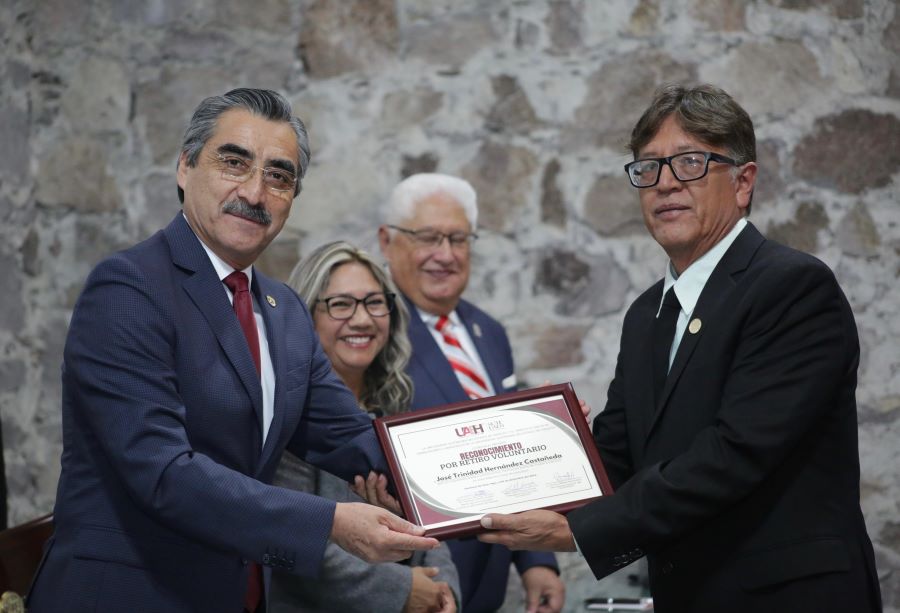 UAEH Celebra Retiro Voluntario de 54 Trabajadores y Trabajadoras Con Emotiva Ceremonia