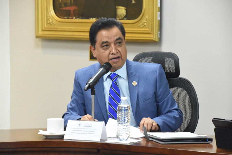 Andrés Velázquez Presenta Iniciativa Para Modificar Periodos de Sesiones Ordinarias